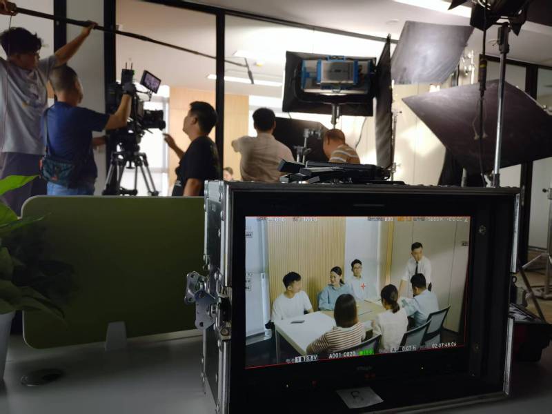 宾县TVC拍摄公司：科技产品视觉化大师，诠释未来感与功能美学